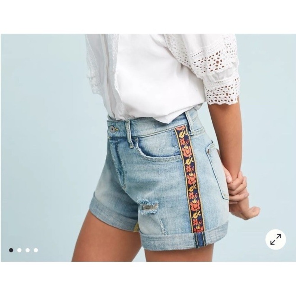 Pilcro‎ Anthropologie Slim Boyfriend Denim Shorts Embroidered Size 25